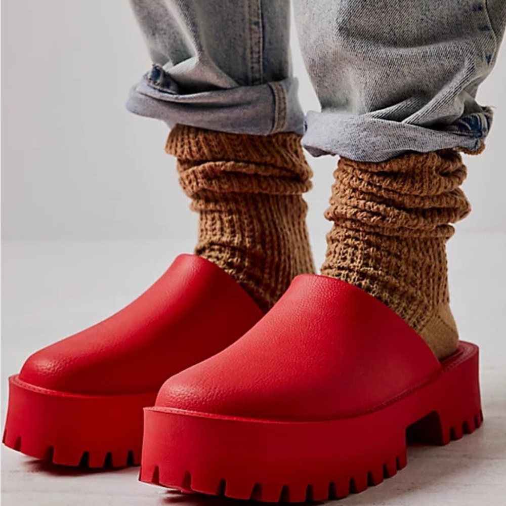 Jeffrey Campbell Chunky Platform Clogge Red